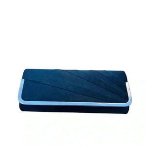 WOMEN’S ELEGANT SPECIAL OCCASION BLACK SATIN CLUTCH•MEDIUM SIZE CLUTCH•LIKE NEW•